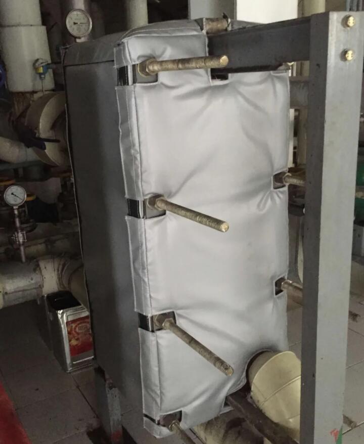 板式<a href=http://m.tjceec.com.cn/e/tags/?tagname=%E6%8D%A2%E7%83%AD%E5%99%A8%E4%BF%9D%E6%B8%A9 target=_blank class=infotextkey>換熱器保溫</a>套